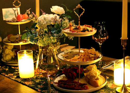 ティファニーで夕食をの香りとモダン空間に包まれた、祝福の物語がここから始まる。ウェディング披露宴プラン3時間飲放8000円