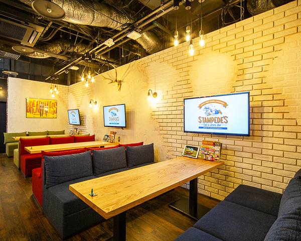The wedding house Stampede’s（スタンピーズ）の料理・施設等のイメージ画像7-ソファ席