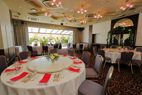 一棟貸切ウエディング WITH YOU 【ウイズユー】のフロア1のメイン画像-ウィズユー最大のお部屋。
130畳以上の大空間！