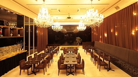 Akari -京都 灯-のフロア1のメイン画像-オフィス街にひっそりとあるシャンデリアきらめく大人の隠れ家♪