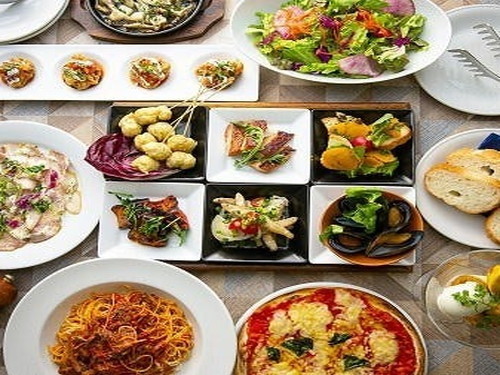 イタリアンダイニング&カフェ DECOの【エクセレントウェディングプラン】 フリードリンク付!生ハムプレートや豚肩肉のローストに舌鼓
