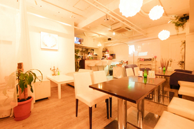 kobe cafe style Azzurroのフロア1のメイン画像-最低保証人数15名様より完全貸し切りでご利用いただけます。