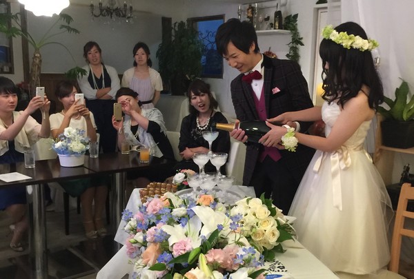 kobe cafe style Azzurroのパーティーシーン-シャンパンタワー