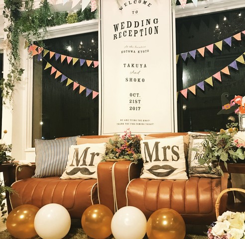 鴨川を眺めるウエディング SMILE GARDENの会場内イメージ7枚目-Mr.Mrsクッションあります