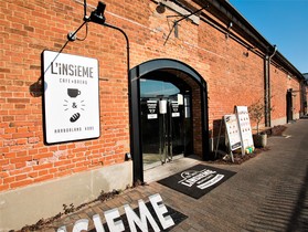 リンシエメ【L’INSIEME -CAFE&BREAD-】のレイアウト・会場-異国情緒と神戸の海を楽しむ神戸煉瓦倉庫