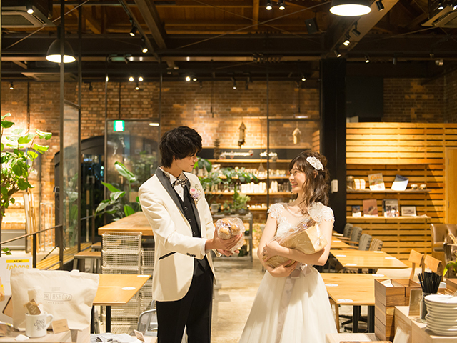 リンシエメ【L’INSIEME －CAFE&BREAD－】の料理・施設等のイメージ画像6-焼きたてパンをプチギフトに