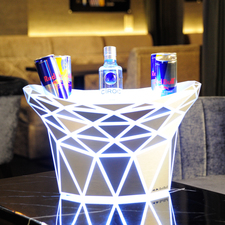 DINING BAR LIBERTYのオプショングッズ-“光るバケツ”でテンションMAX！VIP感のある乾杯演出を