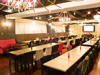 K style Banquet（旧ウェディングホール名駅）の無料特典いっぱい-ゲストテーブル席のお花もご用意♪