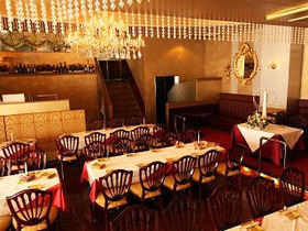 A resturangel Kobekanのフロアのご案内-クラシカルなレストラン空間