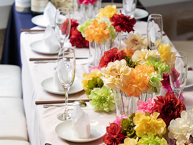 Rilly Banquet 貸切ウエディング会場の料理・施設等のイメージ画像3-お花の手配も可能です。
