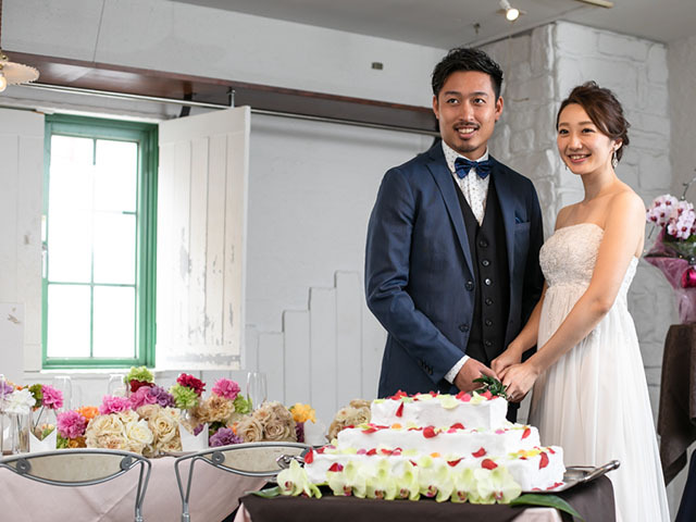 Rilly Banquet 貸切ウエディング会場の料理・施設等のイメージ画像5-ケーキカットの後は幸せのお裾分け♪