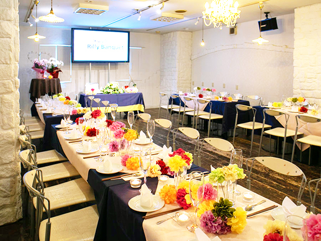 Rilly Banquet 貸切ウエディング会場の会場内イメージ2枚目-華やかな雰囲気の4階会場♪