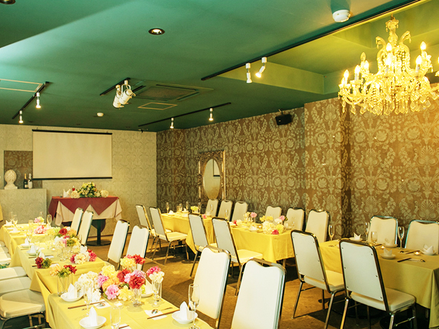 Rilly Banquet 貸切ウエディング会場の会場内イメージ3枚目-5階会場は二次会にぴったりのラグジュアリー空間！