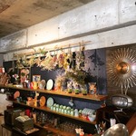 貸切インテリアカフェ collect with cafe【コレクトウィズカフェ】の会場の特徴-大人な雰囲気のバーカウンター