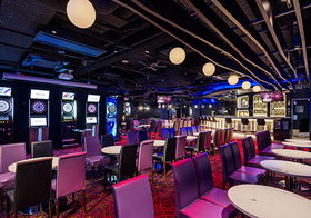 ダイニングダーツバーBee 流川店のフロア1のメイン画像-雰囲気自慢!内装にこだわった貸切スペース